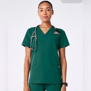 FIGS Casma Three-Pocket Scrub Top 3X Hunter Green